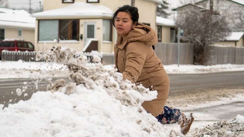 Extreme cold warnings remain in effect across northwestern Ontario, putting most vulnerable people at risk