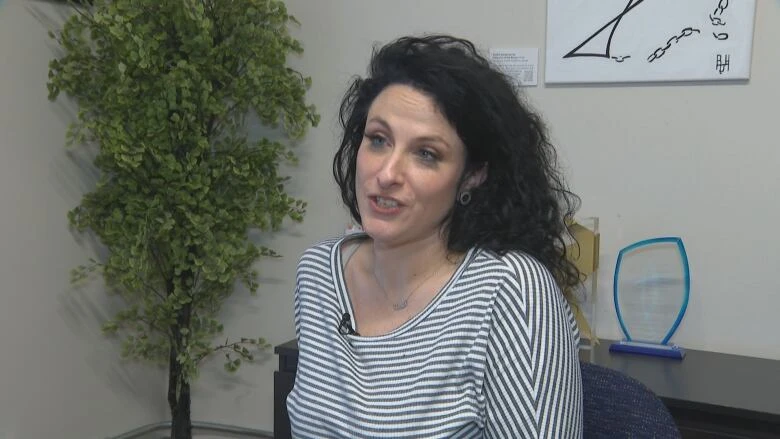 Woman who spent 16 days in extreme solitary confinement sues federal government