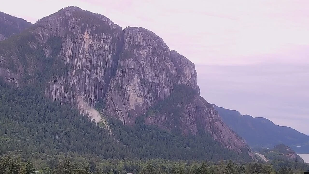 No one injured after rockfall at B.C.'s Stawamus Chief mountain