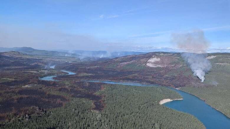 Wildfire creates smoky conditions on Yukon River north of Whitehorse