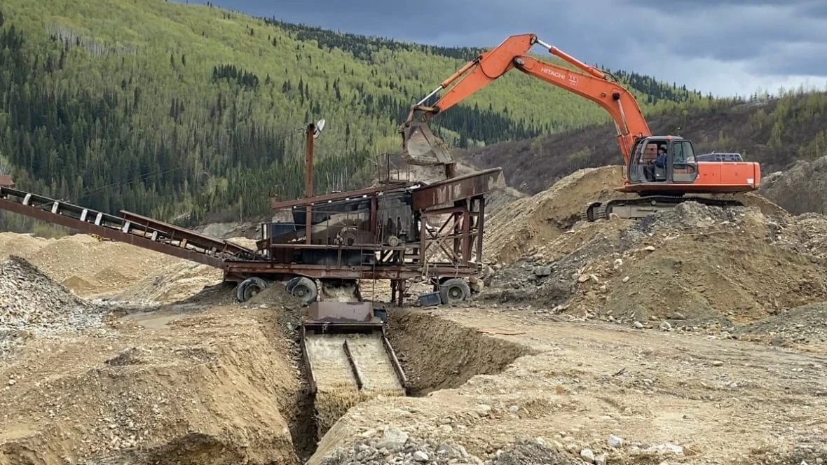 Yukon gov't temporarily extends some placer mining licenses while working through permit backlog