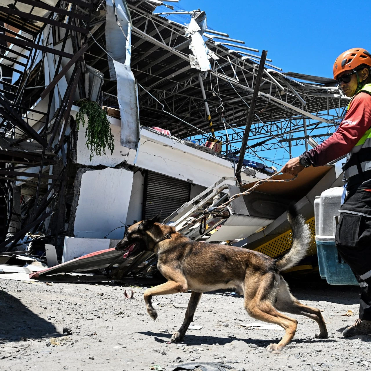 20,000 displaced by Philippine earthquake that killed at least 37