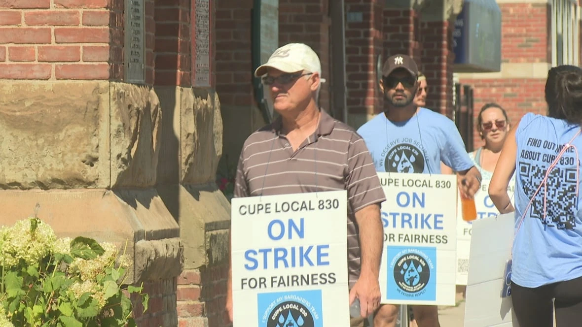Charlottetown hiring private contractors to do jobs of striking water and sewer workers