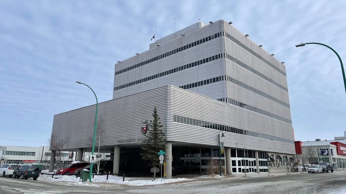 Charges against 2 Yellowknife men withdrawn; Crown says no reasonable prospect of conviction