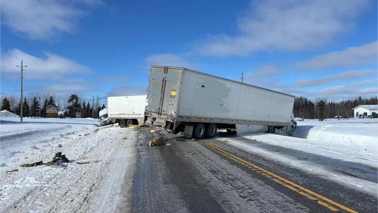 Collision closes section of Highway 17 in northwestern Ontario