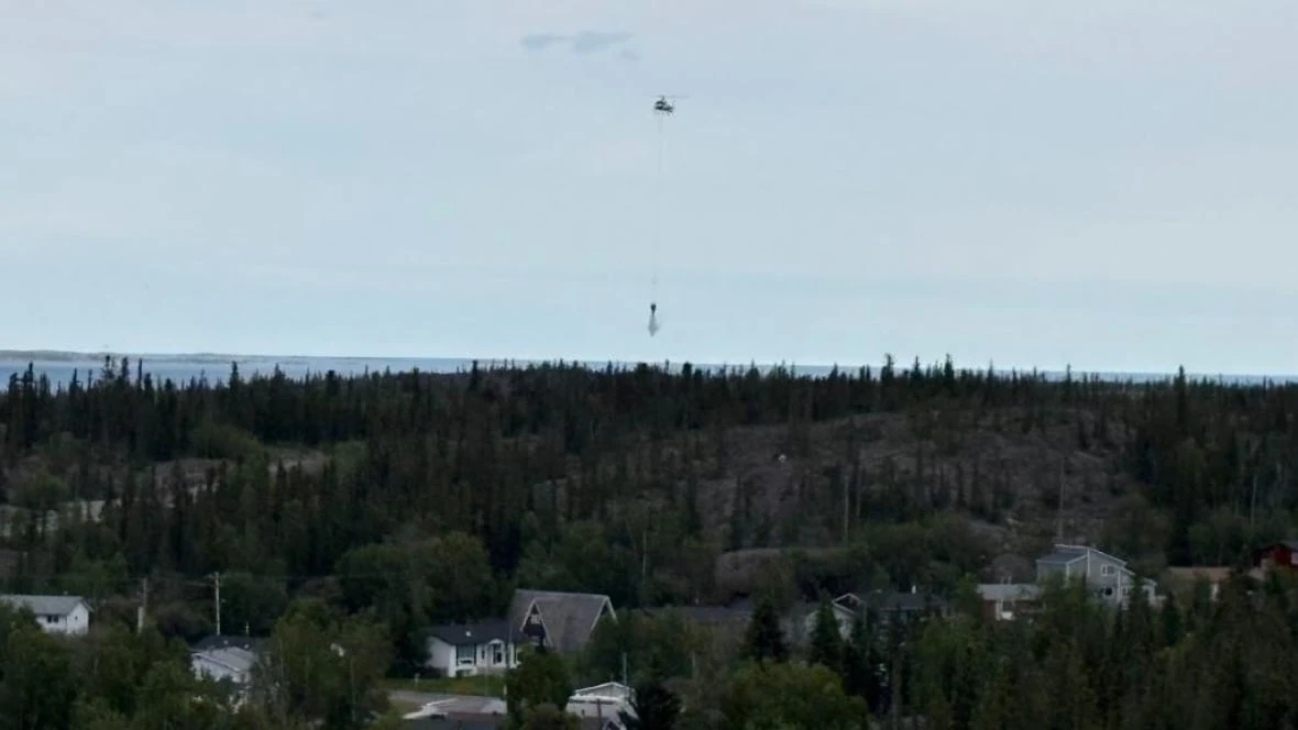 Crews put out small fire on Yellowknife's Tin Can Hill