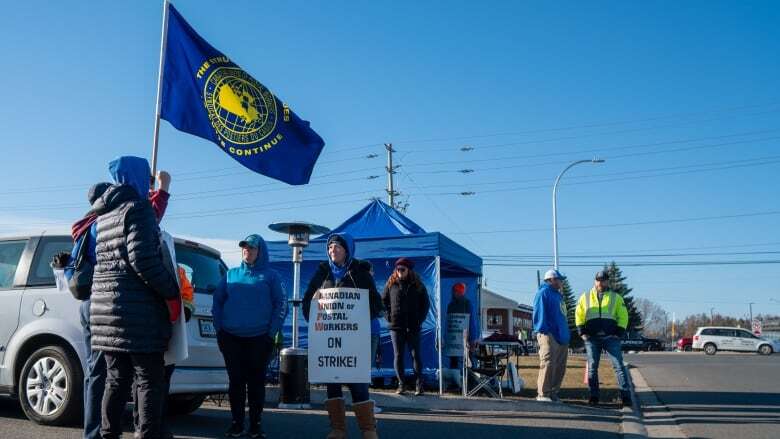 Social services and those who depend on them impacted by mail strike