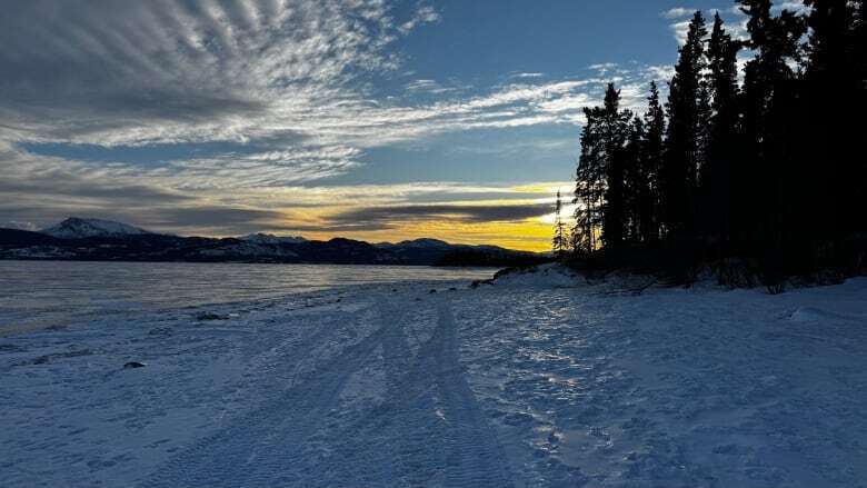 RCMP recover body from vehicle that went through ice on Yukon's Lake Laberge