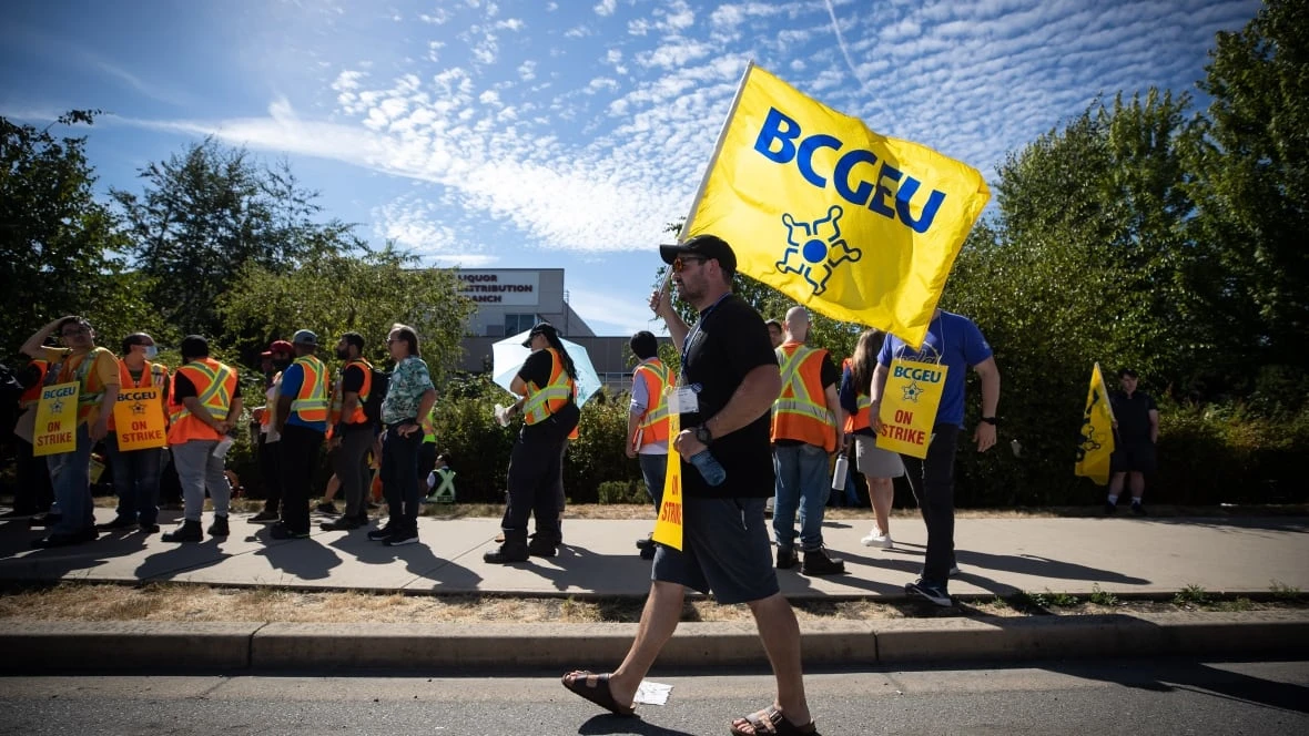 B.C. public service staff launch picket lines after strike deadline expires