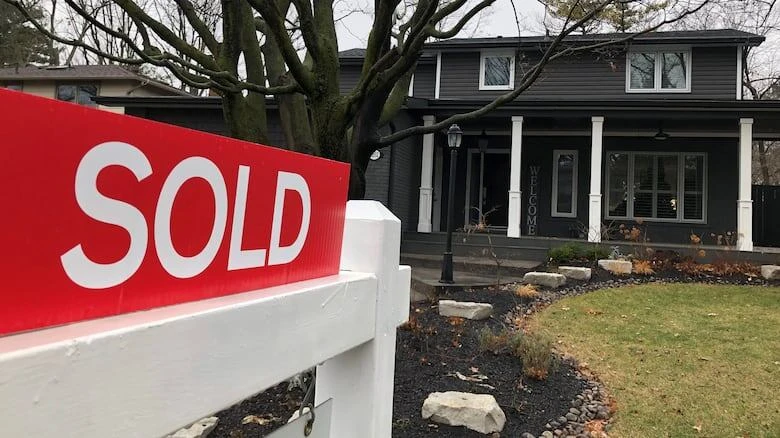 Selling your house? Here's why you'd better book a mover right now