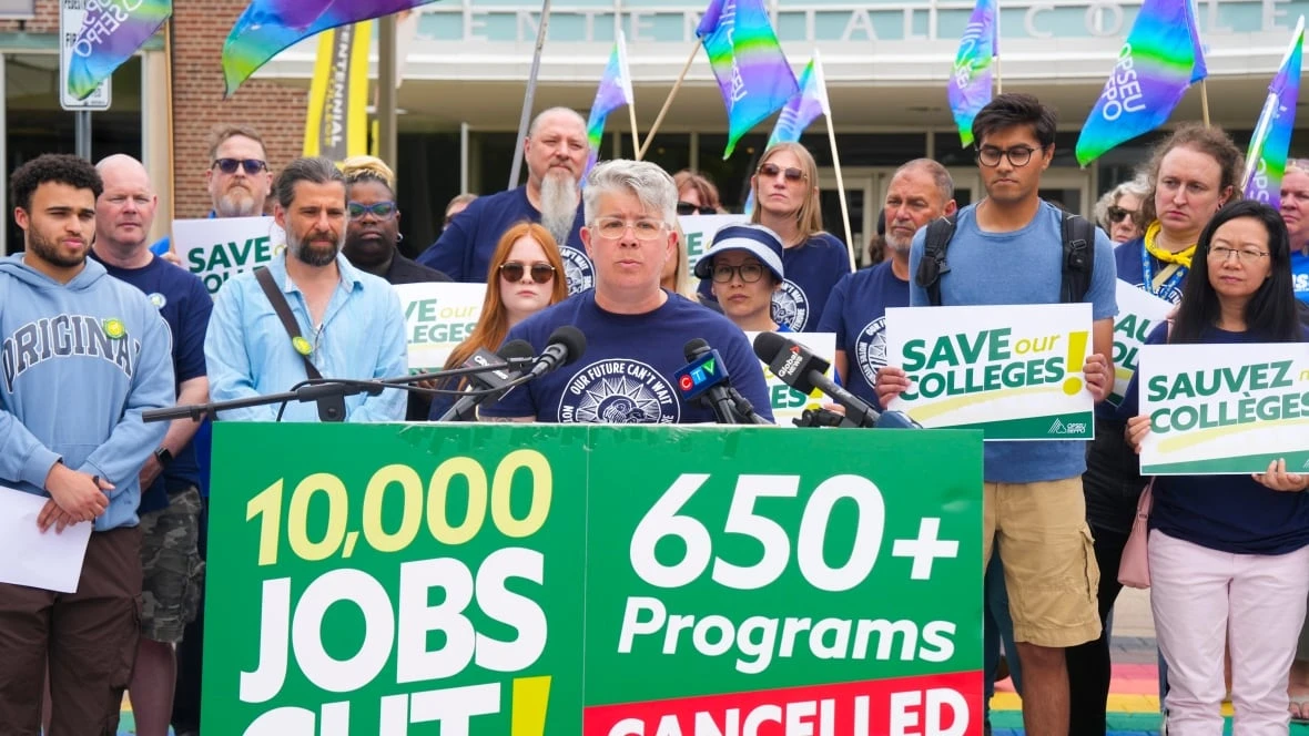 More than 10,000 college support workers go on strike across Ontario
