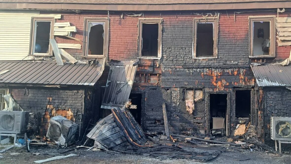 4 families displaced after Windsor apartment fire
