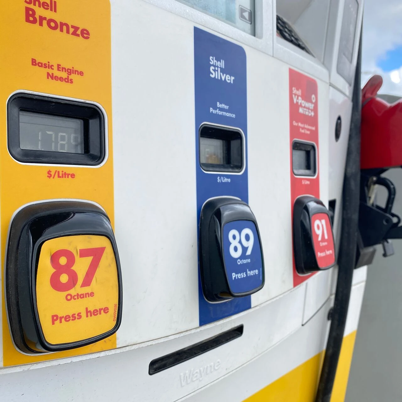 Alberta sticking to its gas tax formula as Ottawa announces temporary cut