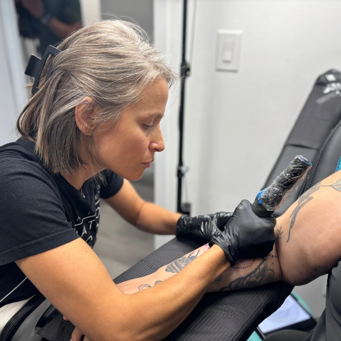 Winnipeg tattoo artist incorporates cremated ashes into custom body art