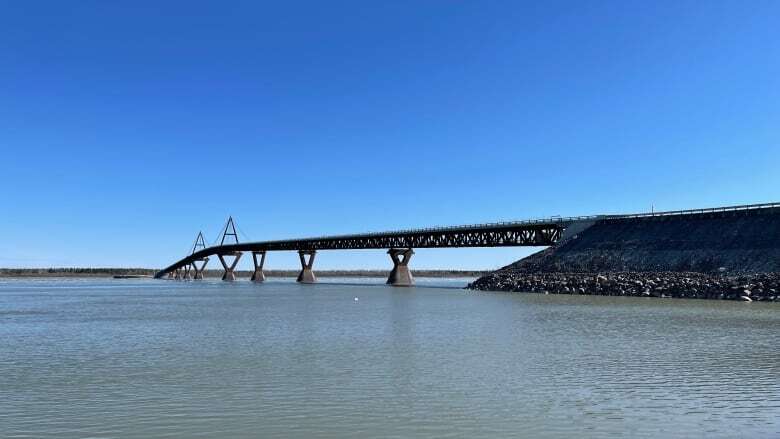 N.W.T.'s Deh Cho bridge fully reopened after $7M in repairs