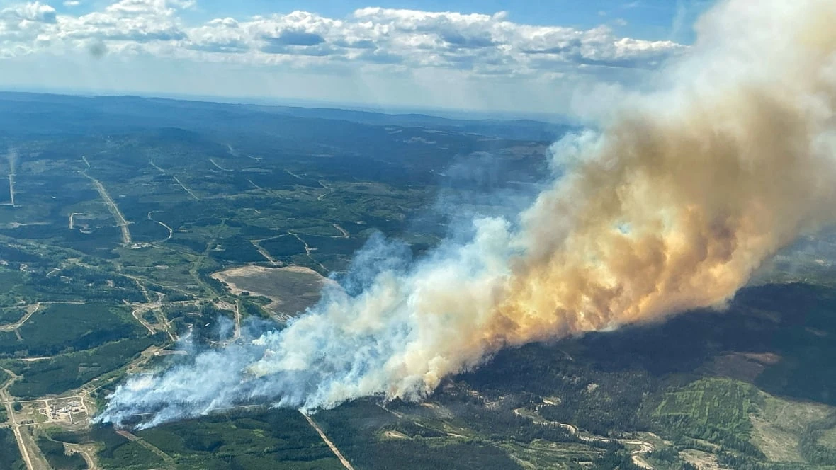 Dangerous fire conditions expected to develop as fight to save Swan Hills continues