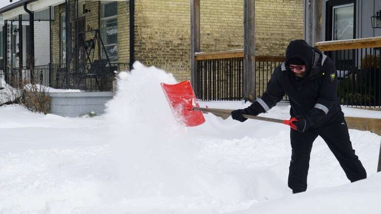 Londoners dig out after massive snow dump as bitter cold, heavy wind creeps in