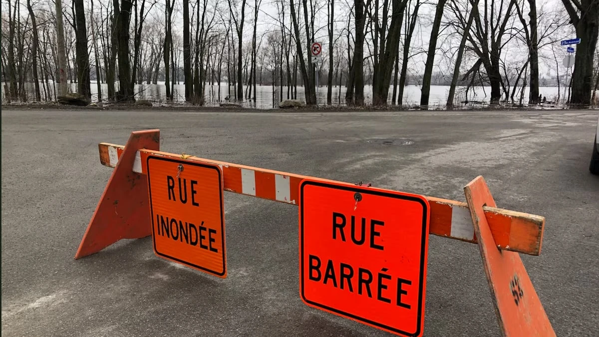 Bridge closes in Saint-Jérôme, Que., as municipalities prepare for possible floods