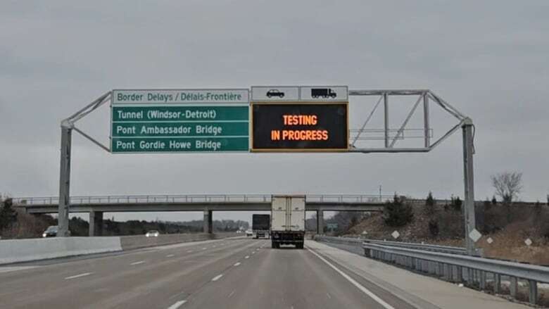 New Highway 401 border wait time signs near Windsor, Ont., to update every 5 minutes