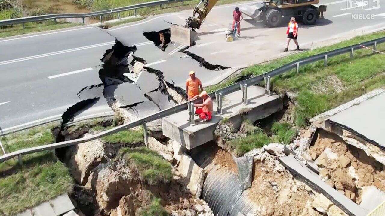 Ulewy zniszczyły nową obwodnicę. Droga jest nieprzejezdna [WIDEO]