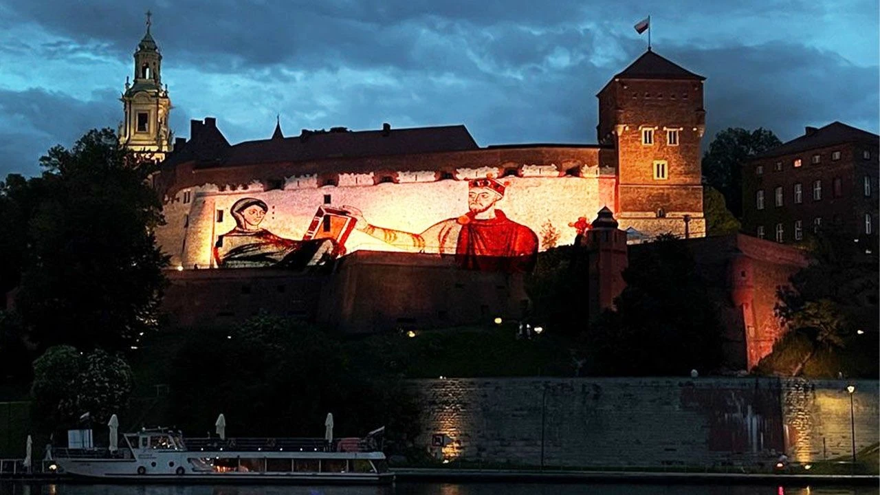 Niezwykły spektakl o historii Polski. Kunsztowna sztuka multimedialna