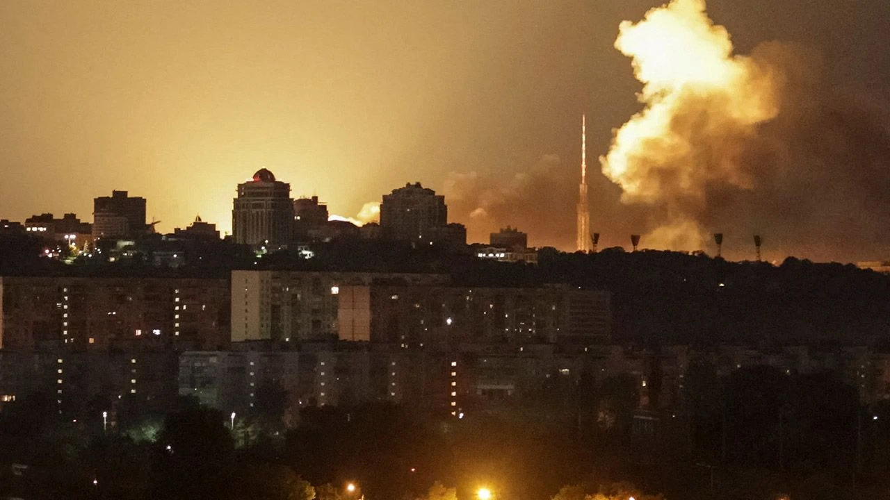 Kijów pod zmasowanym ostrzałem. Jeden z największych takich ataków Rosji
