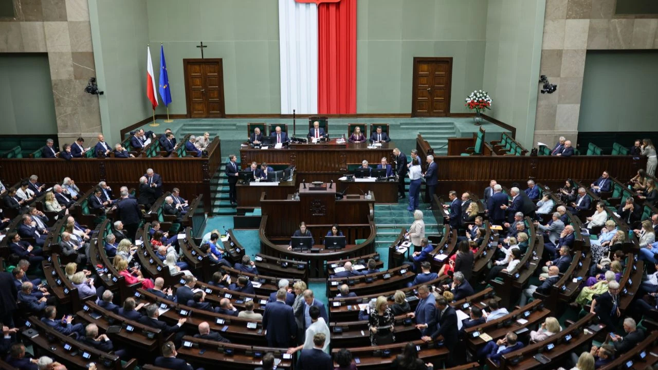 Status osoby najbliższej i kontrowersyjny zakaz. Posłowie decydują