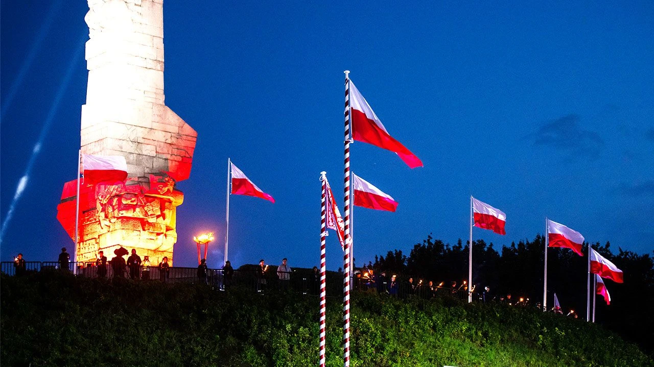 Zniszczone polskie flagi na Westerplatte. Podejrzany zatrzymany