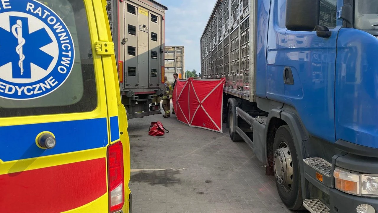 Mechanik zginął pod tirem. Kierowca nie zauważył mężczyzny