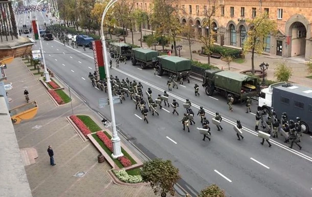 Протести в Білорусі: до Мінська стягують війська