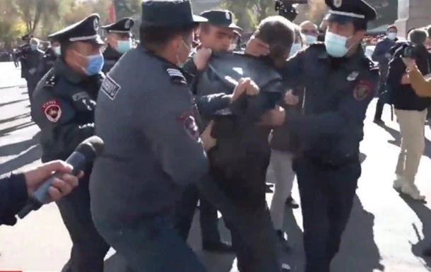 В Єревані затримують учасників протесту опозиціонерів