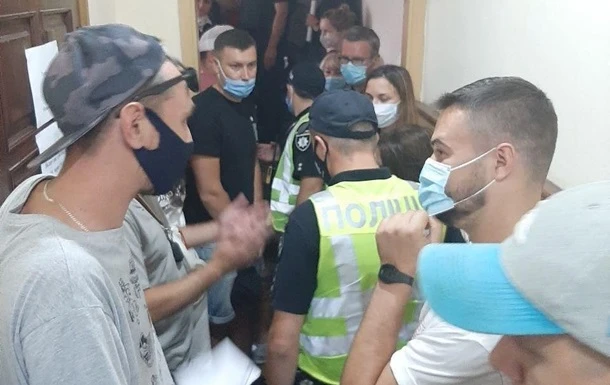У Києві водії влаштували бунт на штрафмайданчику