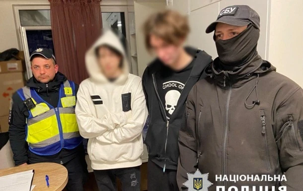 У Києві затримали юнаків, які слухали російську музику після обстрілу Сум