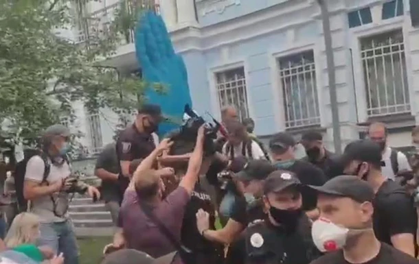У Києві поліція затримала активіста біля посольства Білорусі