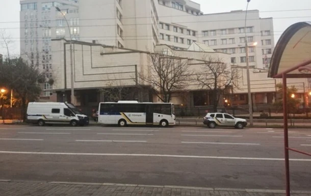 У Києві взяли під охорону будівлю КСУ