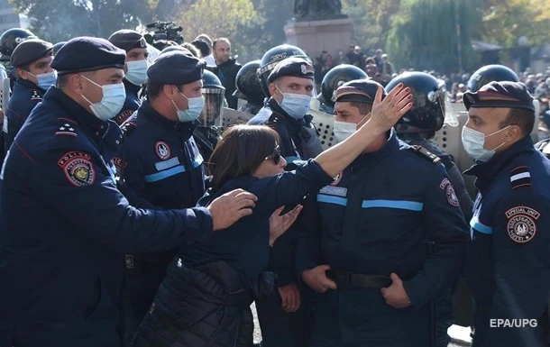В Єревані тривають масові затримання активістів