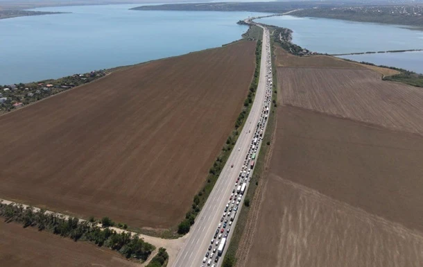Величезна тягучка утворилася на трасі Одеса-Київ