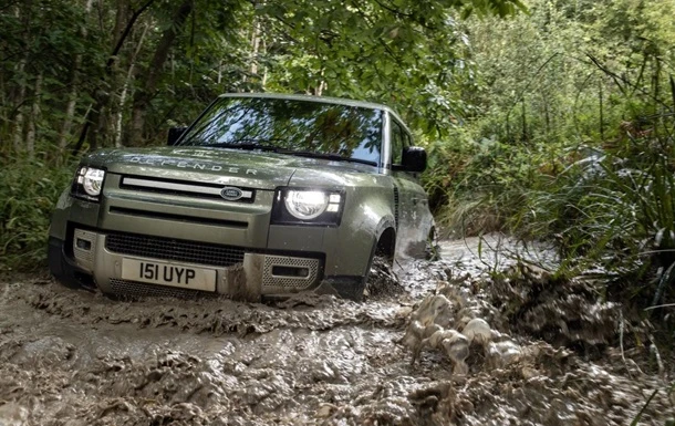 Land Rover представив новий гібридний позашляховик