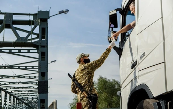 Карантин: українцям заборонили в'їзд до Угорщини