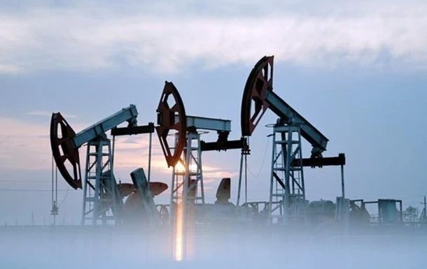 Ціна нафти падає через зростання запасів у США