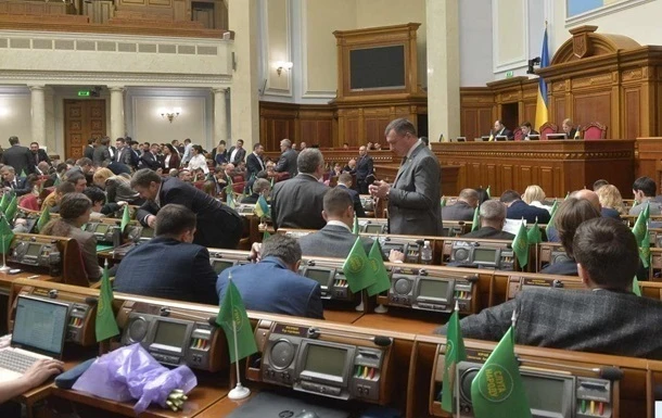 Слуга народу не підтримала половину законопроектів - ЧЕСНО