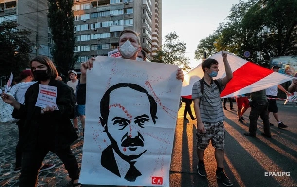 Знову пакують. Лукашенко пригнічує протести