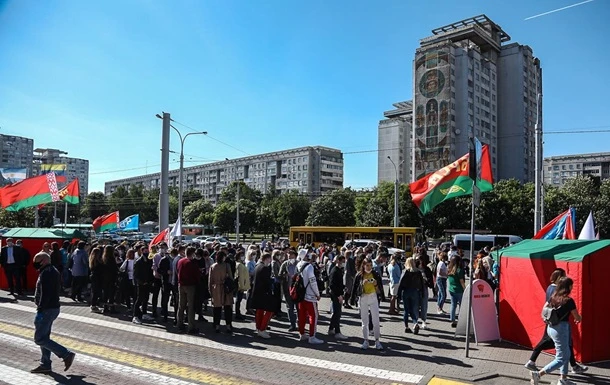 На мітинг в підтримку Лукашенка везуть з усієї країни бюджетників - ЗМІ