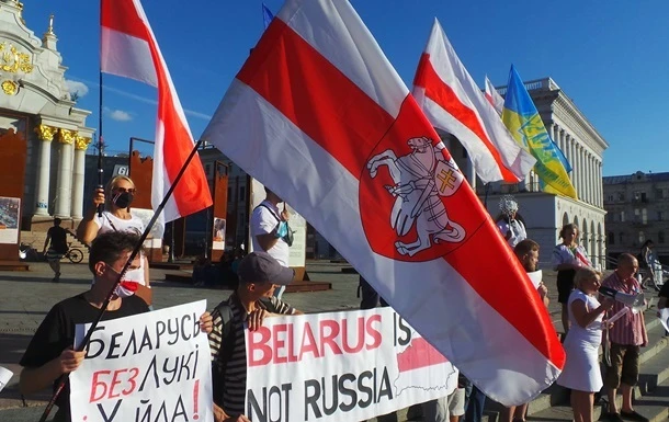 Протести в Білорусі підтримують 45% українців