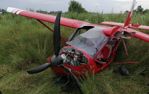 На поле під Коломиєю жорстко сів літак