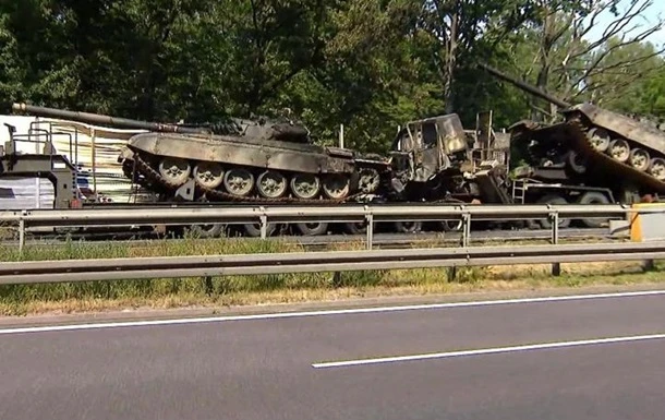 У Польщі танки згоріли на дорозі через ДТП