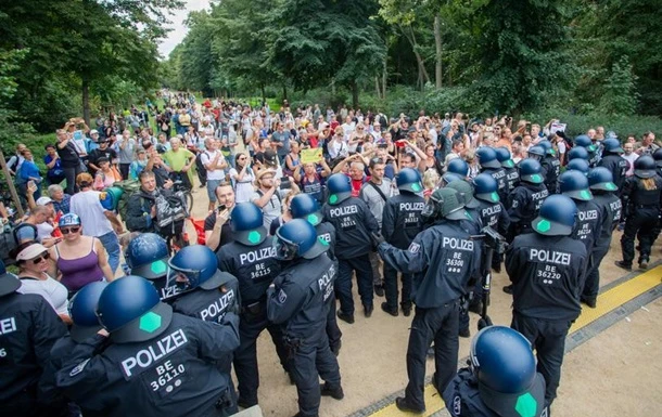 КС Німеччини заборонив критикам коронавірусних обмежень встановити табір у Берліні