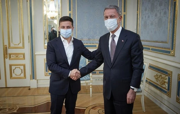 Зеленський зустрівся з главою Міноборони Туреччини