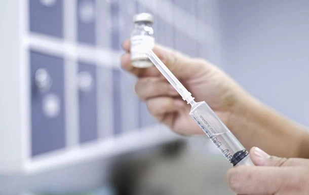 У Британії пояснили нижчий відсоток ефективності COVID-вакцини