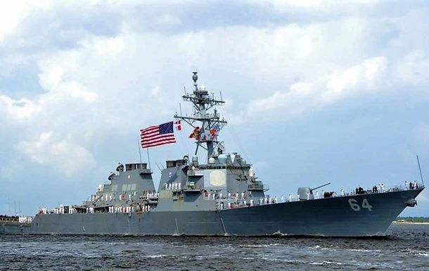 Американський есмінець рухається в Чорне море
